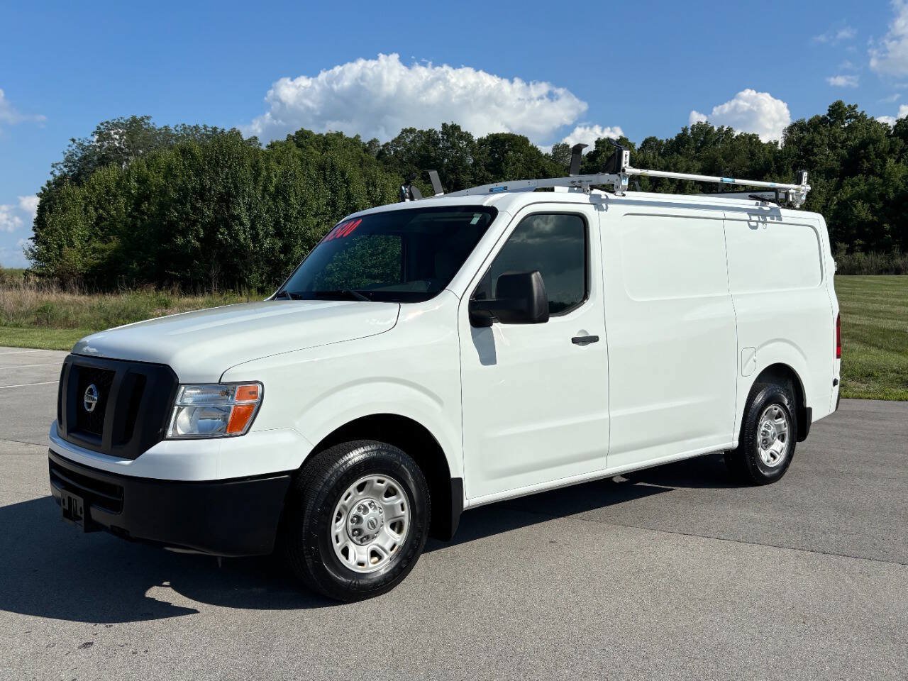 Used 2017 Nissan NV 2500 SV w/ Technology Package RWD image 1