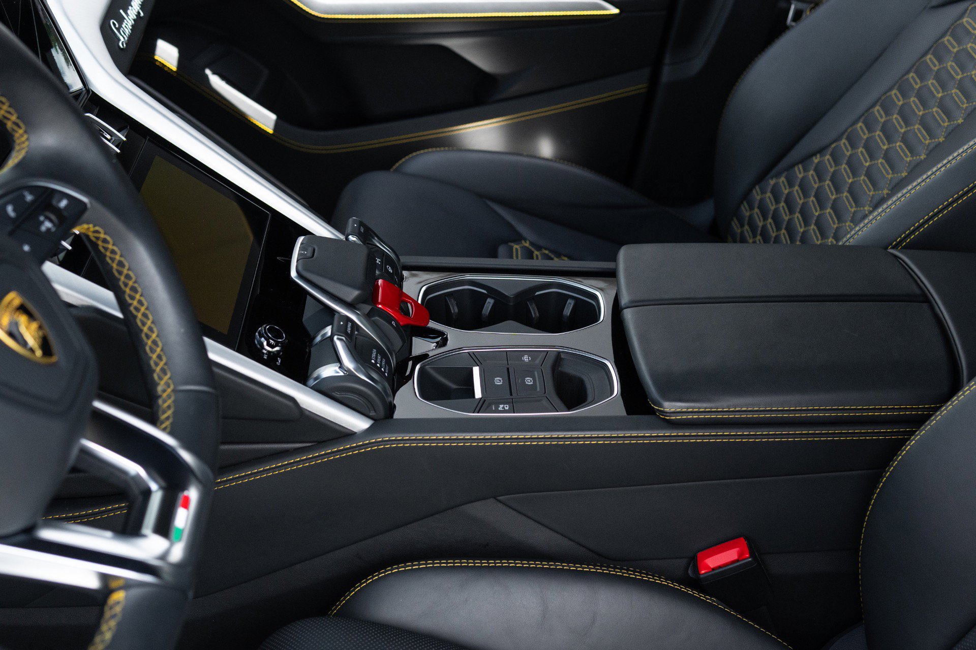 Used 2022 Lamborghini Urus AWD/4WD image 41
