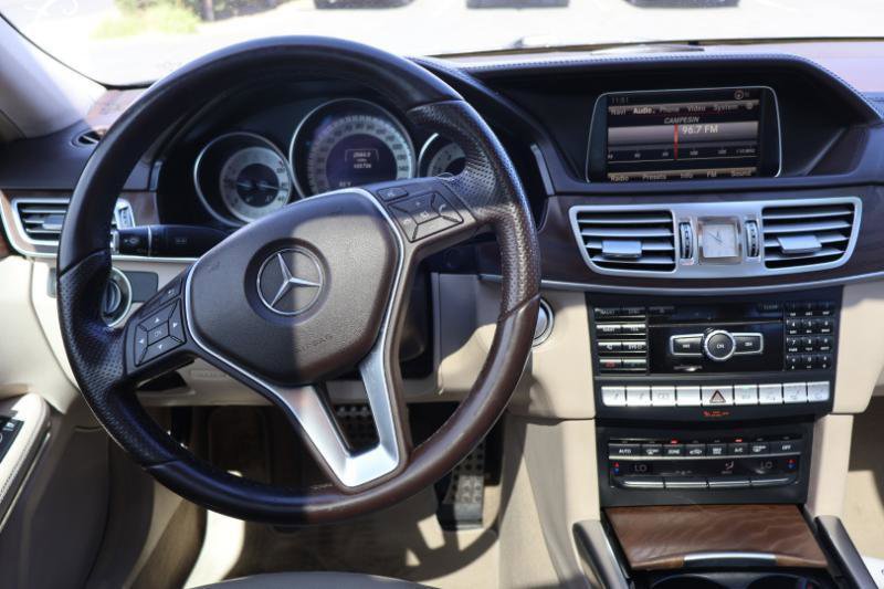 Used 2015 Mercedes-Benz E 400 4MATIC Sedan w/ Lighting Package image 18