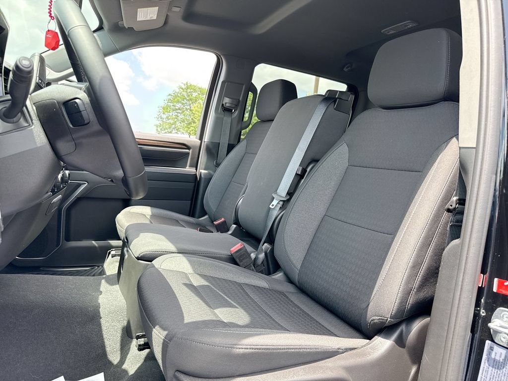 Used 2025 Chevrolet Silverado 2500 LT w/ Convenience Package AWD/4WD image 11