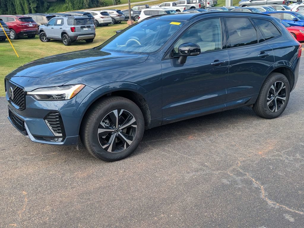 Certified 2026 Volvo XC60 B5 Core AWD/4WD image 2