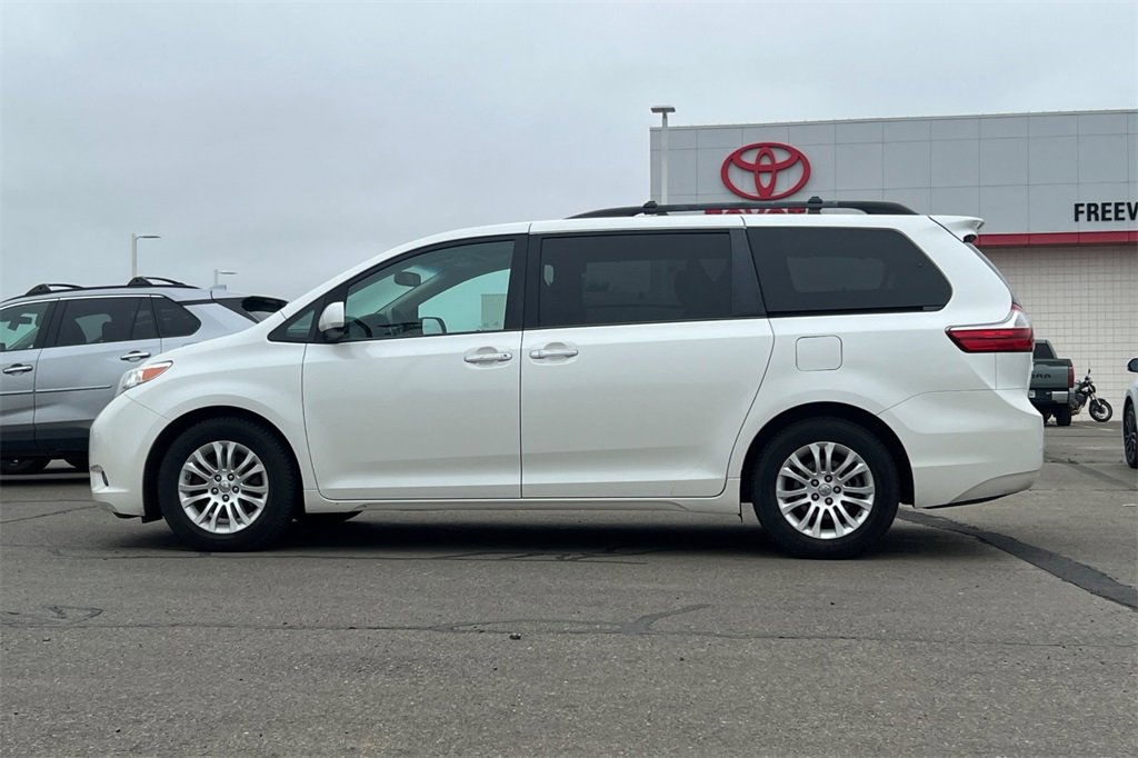 Certified 2017 Toyota Sienna Limited image 9