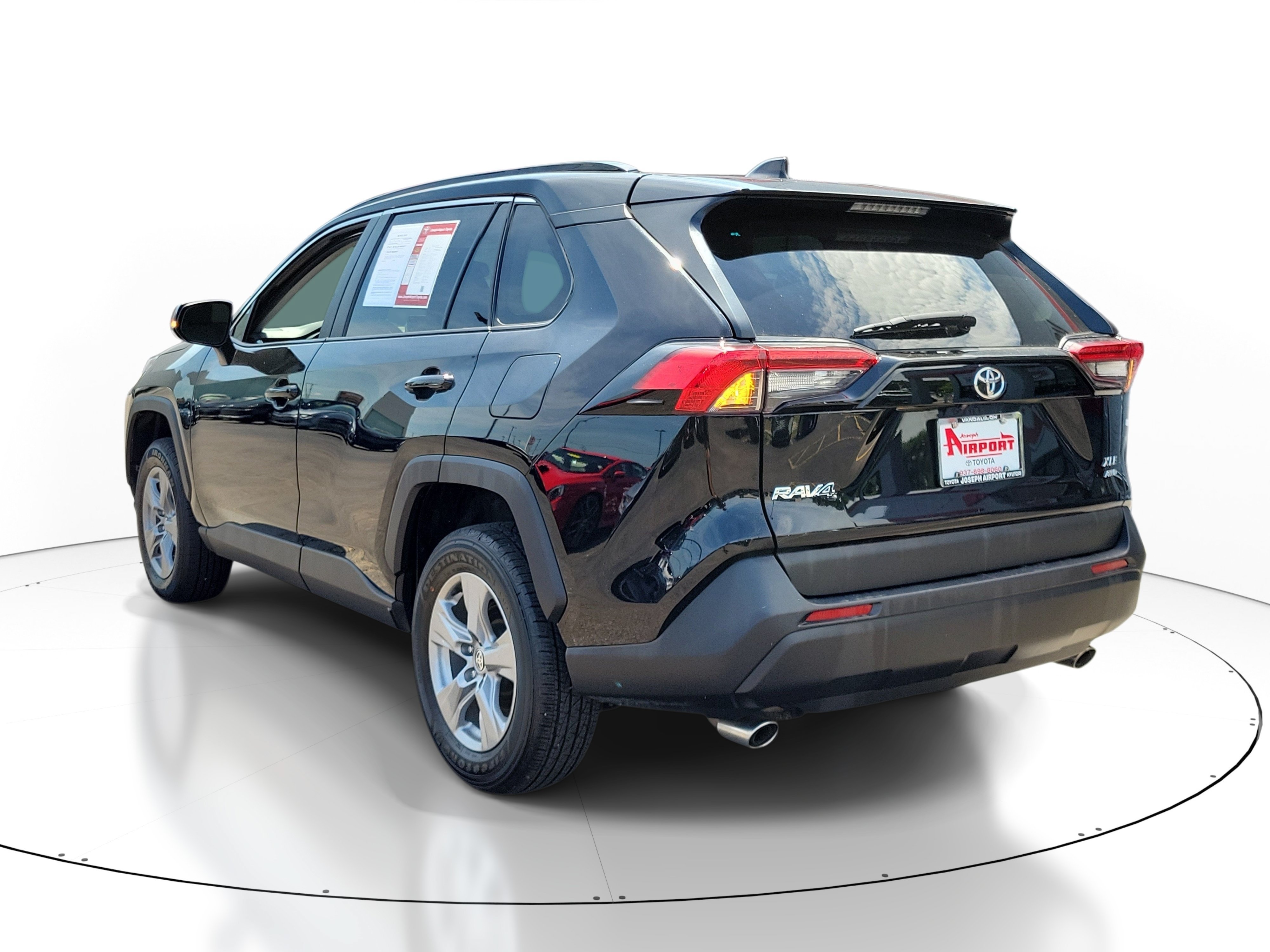Used 2024 Toyota RAV4 XLE AWD/4WD image 3