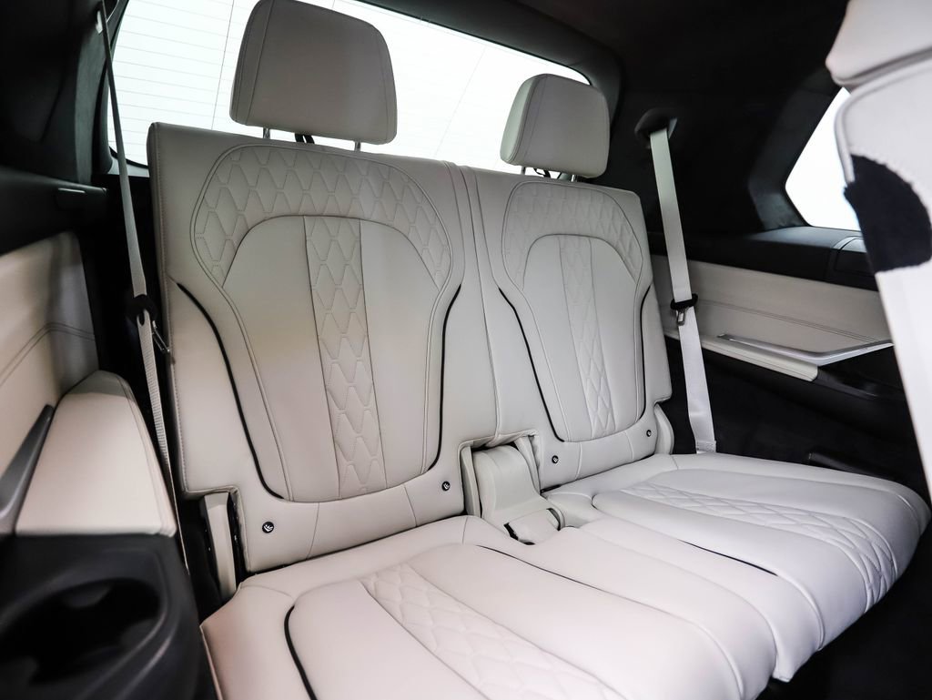 Used 2026 BMW X7 xDrive40i w/ M Sport Package image 29