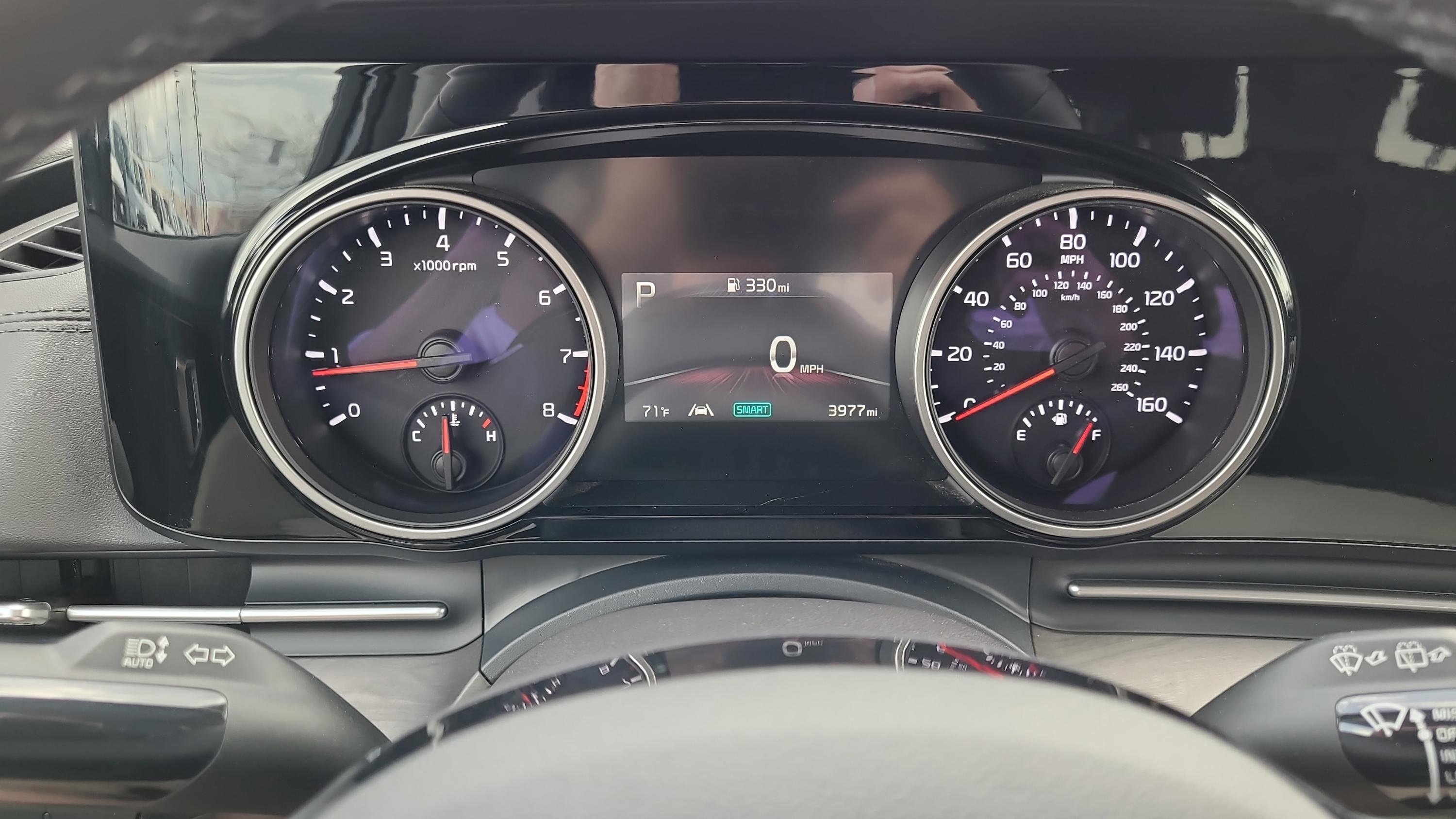 Used 2024 Kia Carnival EX image 17