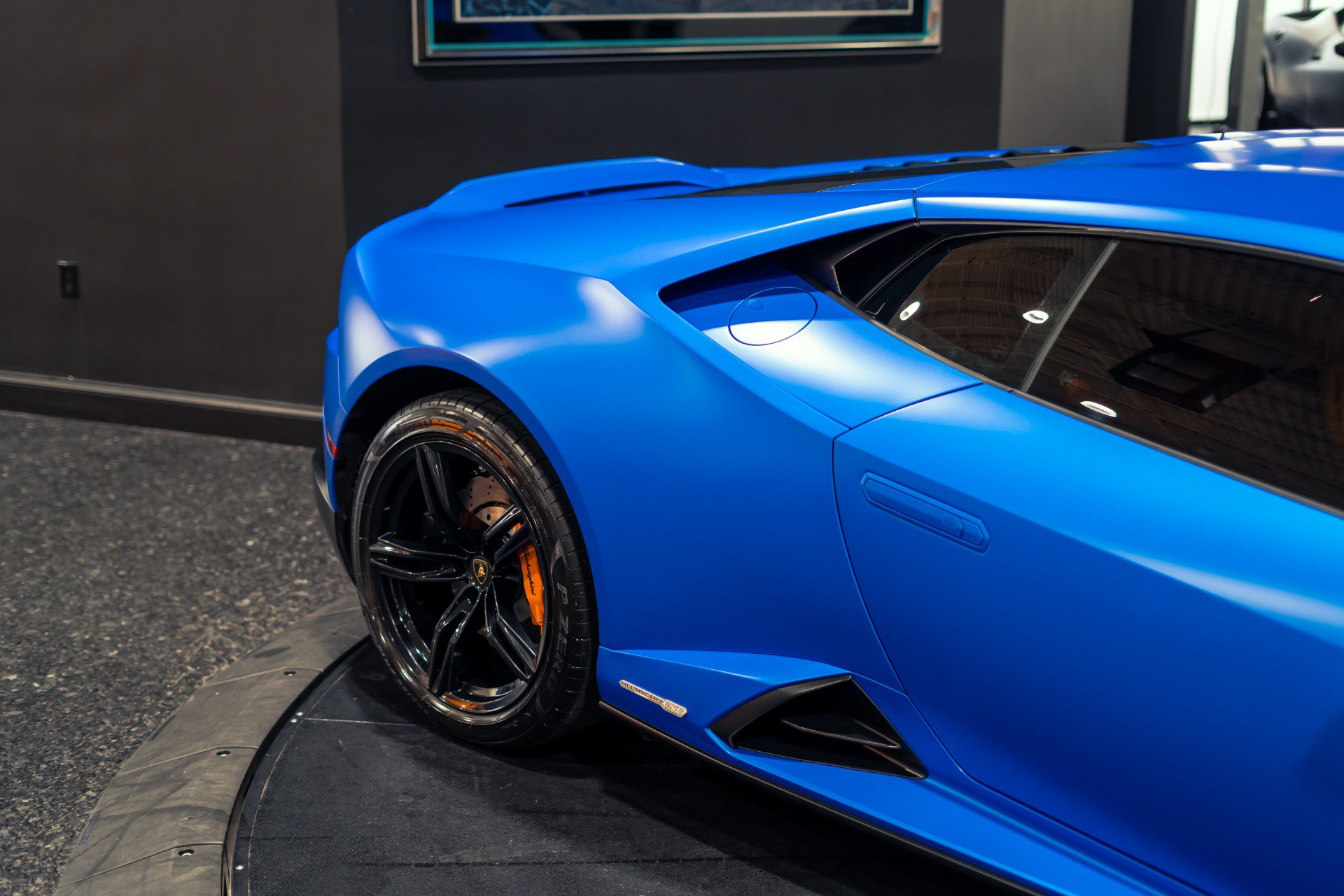 Used 2020 Lamborghini Huracan EVO RWD image 3
