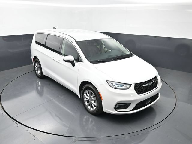 Used 2023 Chrysler Pacifica Touring-L AWD/4WD image 19