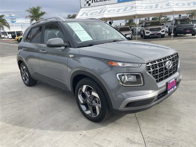 Used 2023 Hyundai Venue SEL image 2