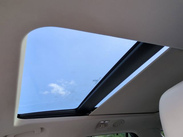 Used 2020 Ford Explorer Platinum w/ Premium Technology Package image 22