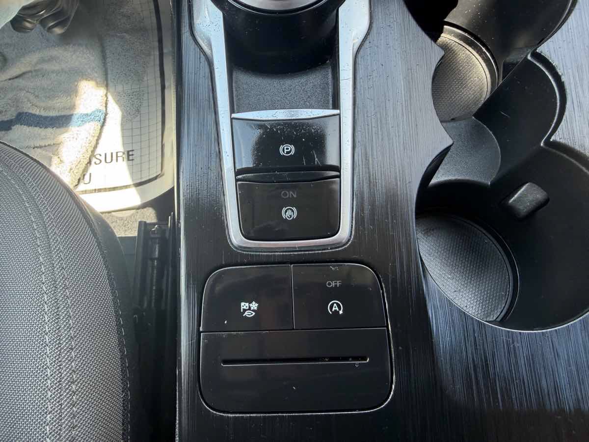Used 2020 Ford Escape SE FWD image 34
