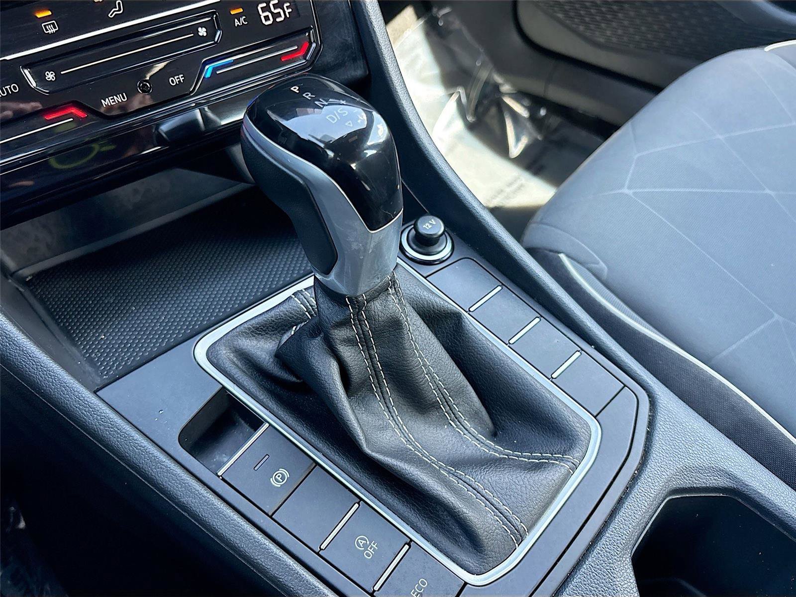 Used 2025 Volkswagen Jetta Sport FWD image 16