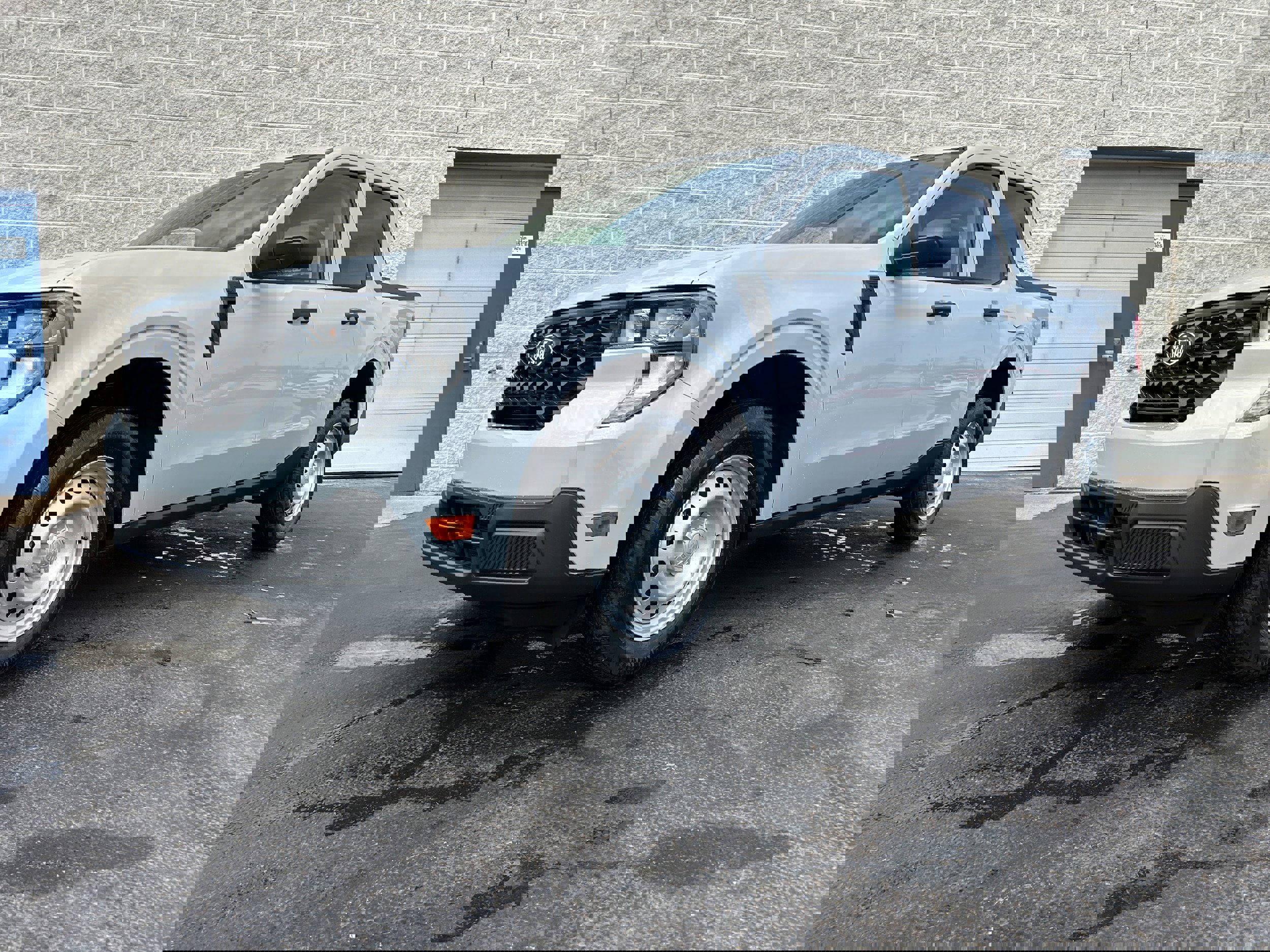 New 2025 Ford Maverick XL image 3