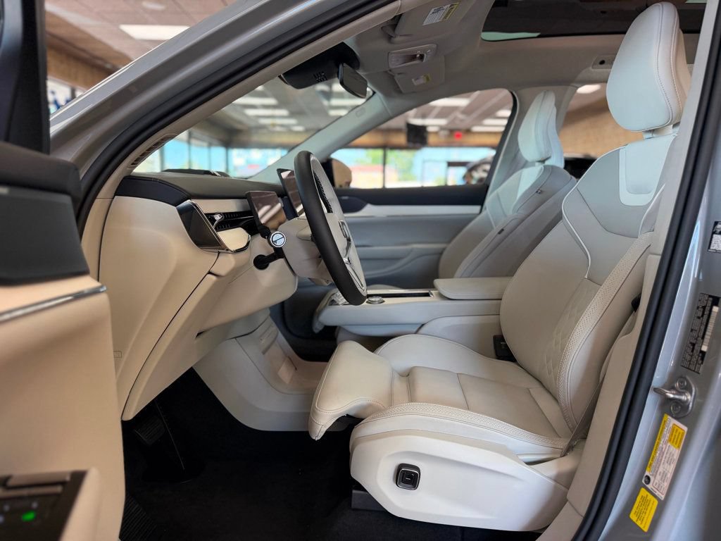 Used 2025 Volvo EX90 Plus AWD/4WD image 15