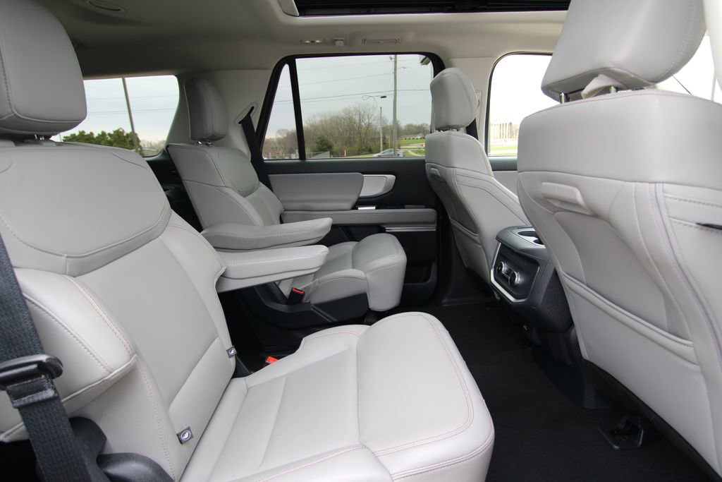 Used 2025 Ford Expedition Active image 9