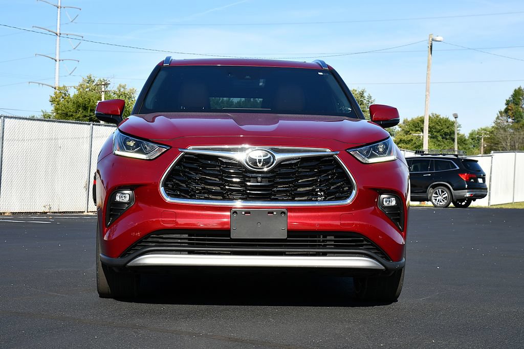 Used 2021 Toyota Highlander Platinum AWD/4WD image 2