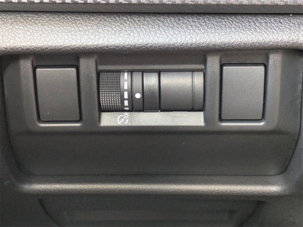 Used 2025 Subaru Crosstrek 2.5i Limited w/ Popular Package #3A image 28