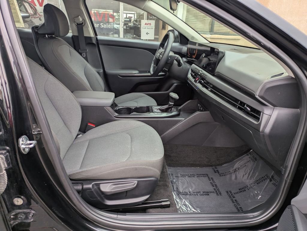 Used 2025 Kia K4 FWD image 36
