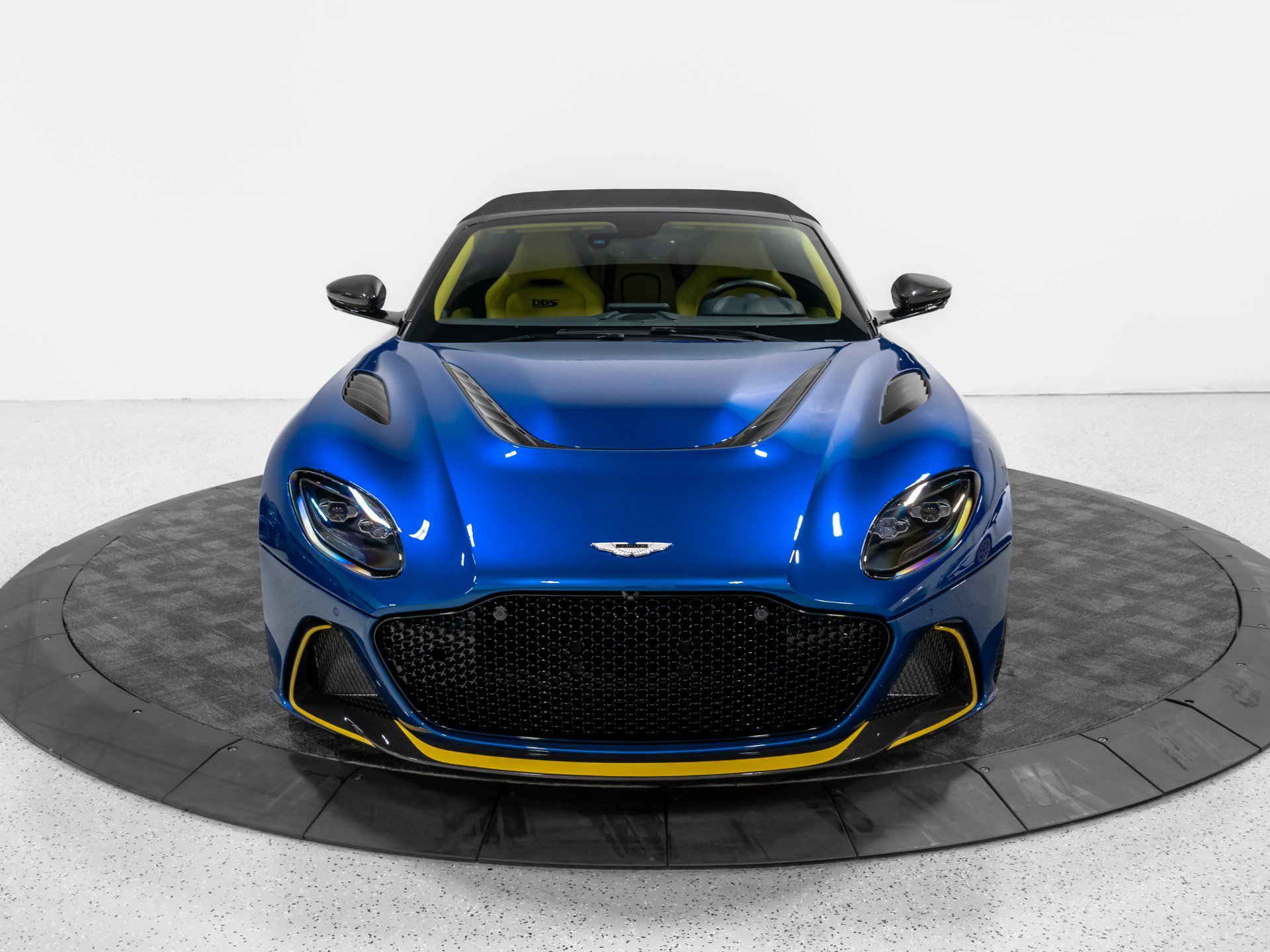 Used 2023 Aston Martin DBS Superleggera Volante RWD image 14