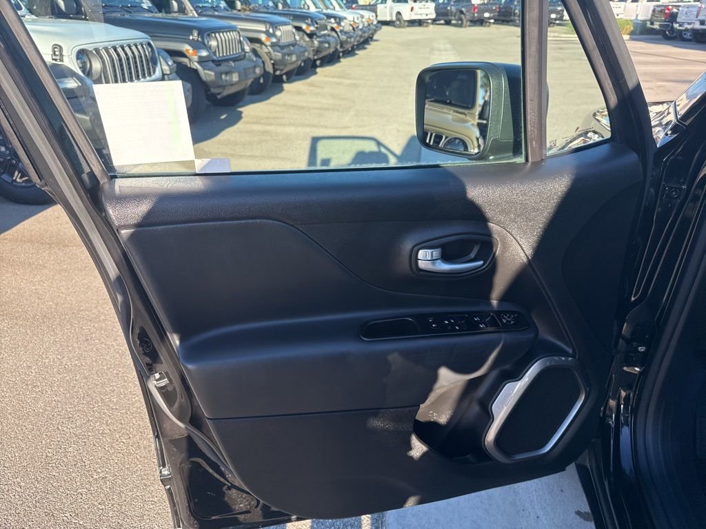 Used 2023 Jeep Renegade Latitude w/ Sun & Fun Group AWD/4WD image 11