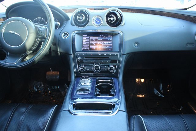 Used 2013 Jaguar XJ AWD image 17