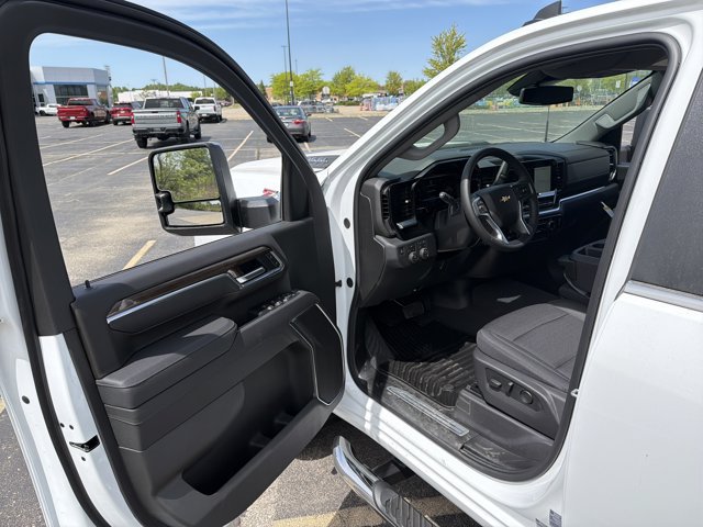 New 2026 Chevrolet Silverado 2500 LT w/ Z71 Chrome Sport Edition AWD/4WD image 9