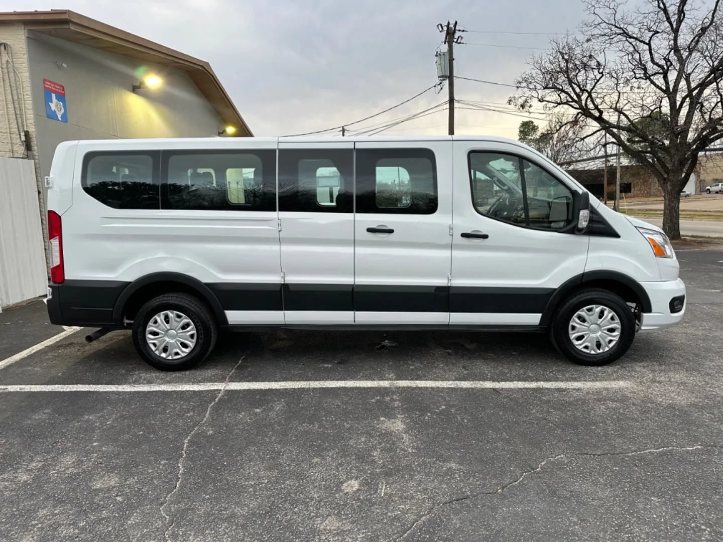 Used 2021 Ford Transit 350 XLT RWD image 6