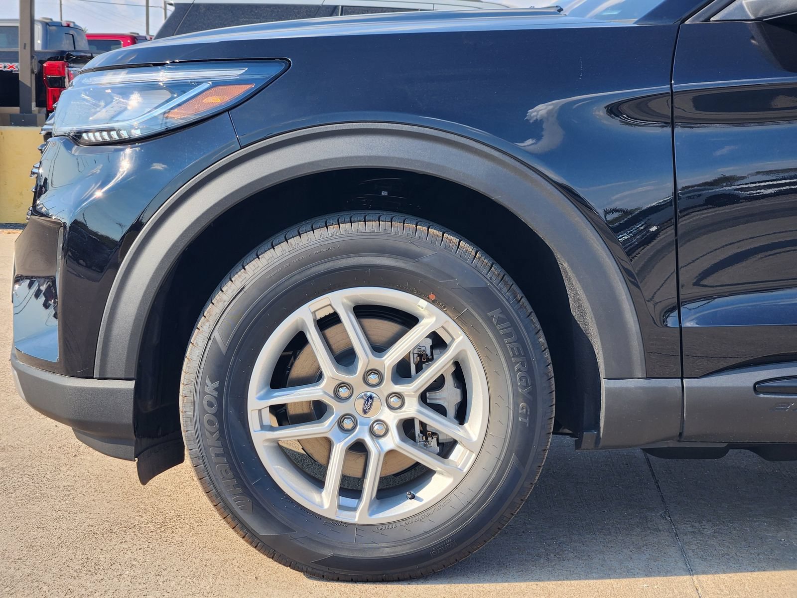 New 2026 Ford Explorer Active AWD/4WD image 9