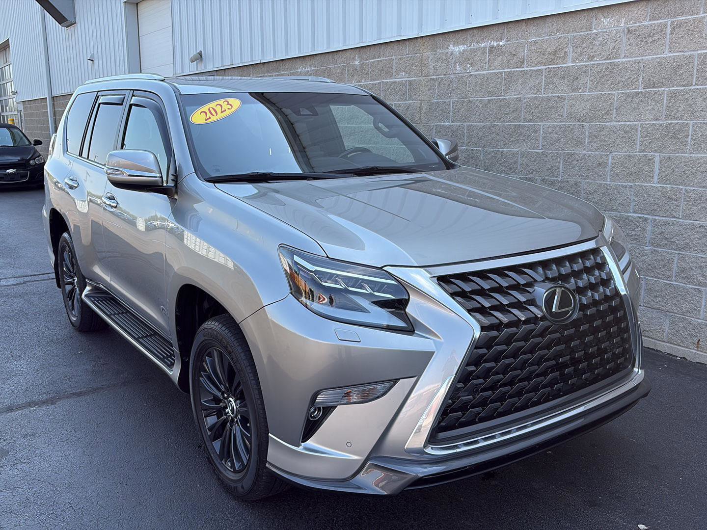 Used 2023 Lexus GX 460 Premium AWD/4WD image 2