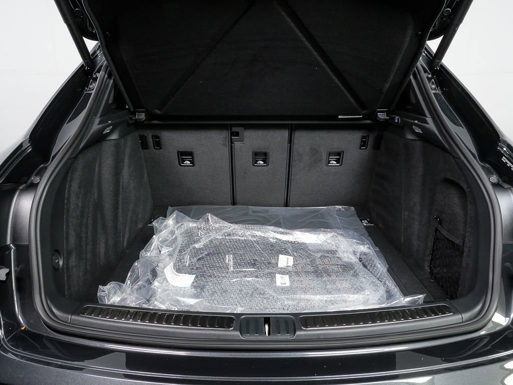 New 2026 Porsche Macan Turbo AWD/4WD image 32