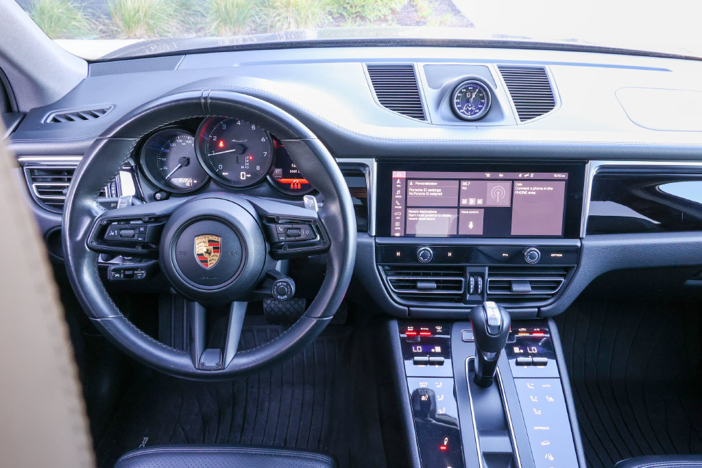 Certified 2023 Porsche Macan Turbo AWD/4WD image 37