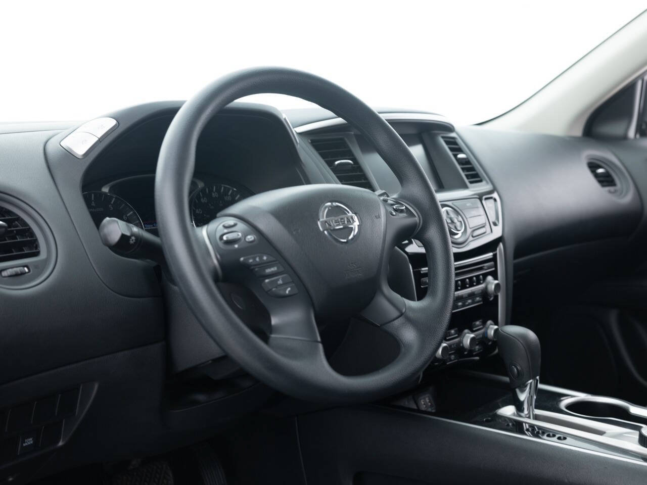 Used 2018 Nissan Pathfinder S AWD/4WD image 23