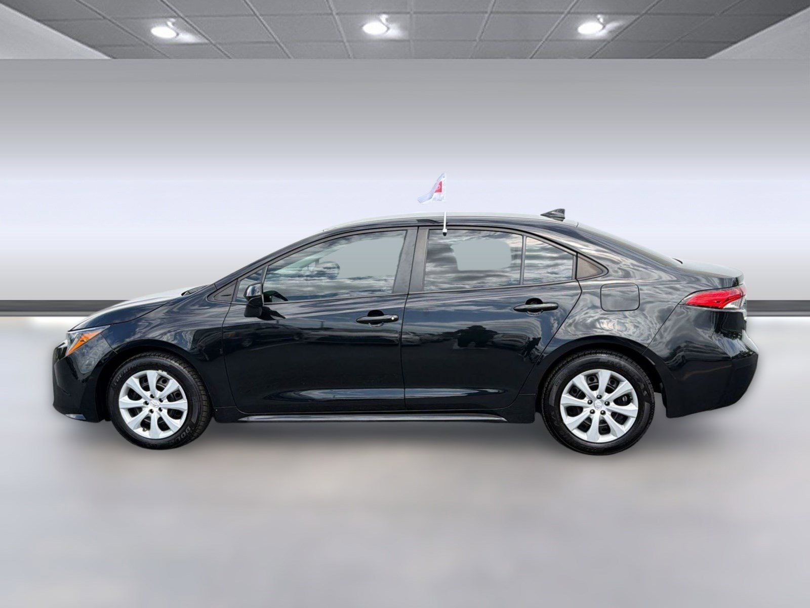 Certified 2022 Toyota Corolla LE FWD image 2