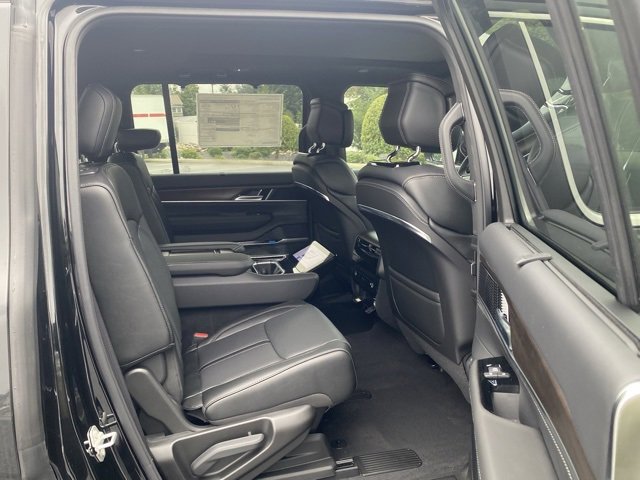 New 2024 Jeep Grand Wagoneer Series I w/ HD Trailer Tow Package image 33