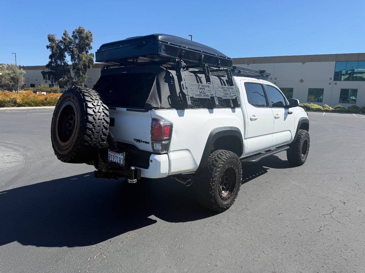 Used 2017 Toyota Tacoma TRD Pro AWD/4WD image 3