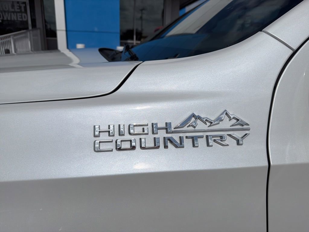 Used 2022 Chevrolet Suburban High Country AWD/4WD image 17