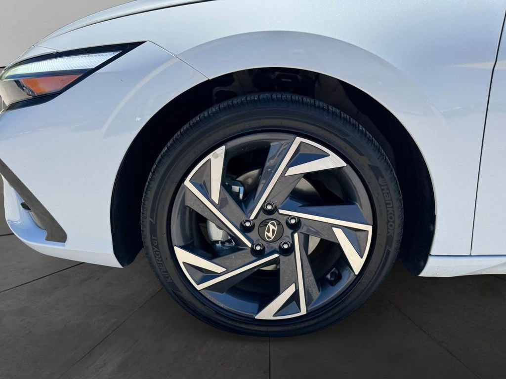 Certified 2025 Hyundai Elantra Limited image 14
