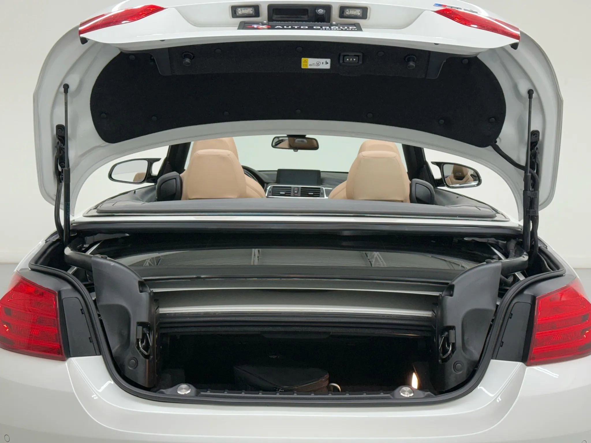 Used 2016 BMW M4 Convertible image 42