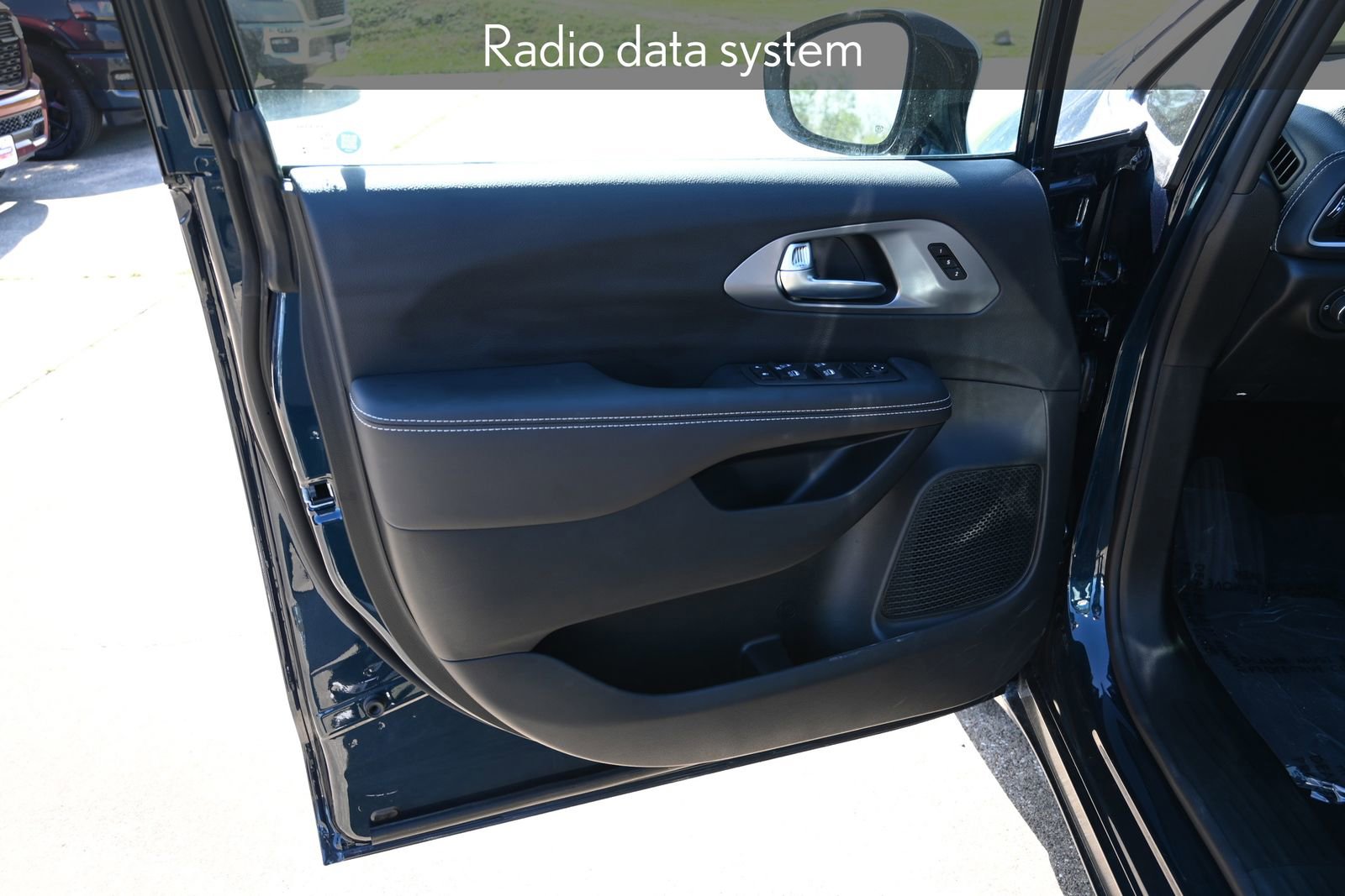 New 2025 Chrysler Pacifica Select image 11