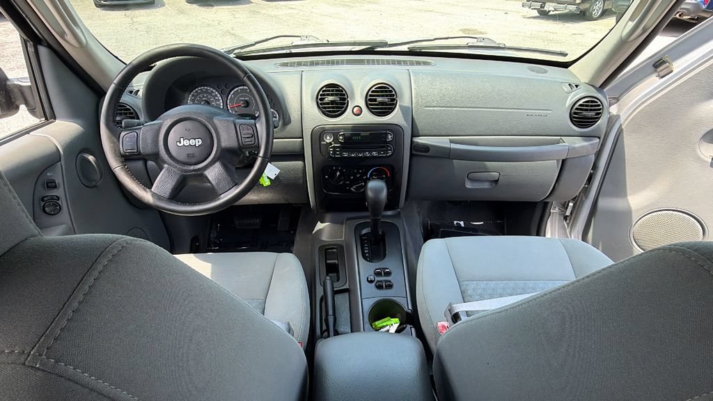 Used 2006 Jeep Liberty Sport RWD image 7