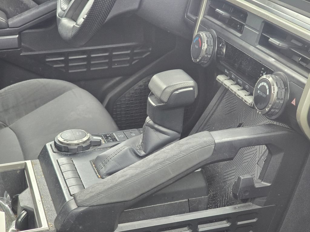 Certified 2024 Toyota Tacoma SR5 AWD/4WD image 17