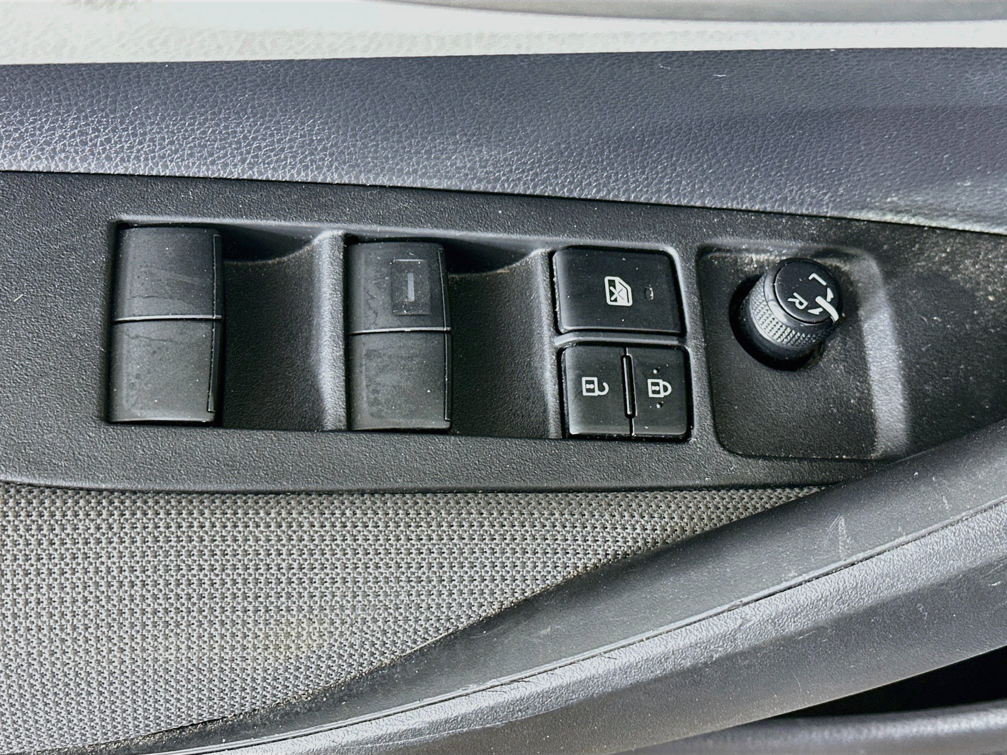 Used 2020 Toyota Corolla LE FWD image 15
