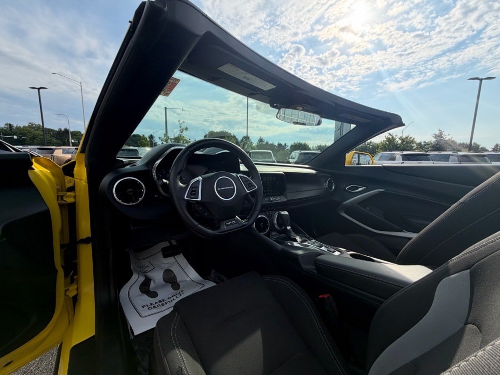 Used 2017 Chevrolet Camaro SS RWD image 8