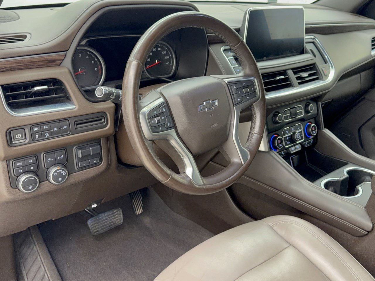 Used 2021 Chevrolet Suburban Z71 w/ Z71 Signature Package AWD/4WD image 4