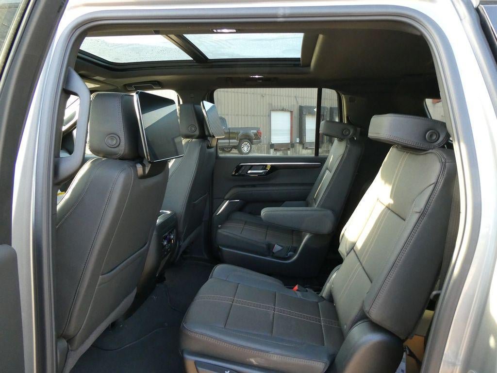 New 2026 Chevrolet Suburban High Country AWD/4WD image 14