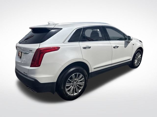 Used 2017 Cadillac XT5 Luxury w/ Driver Awareness Package FWD image 2