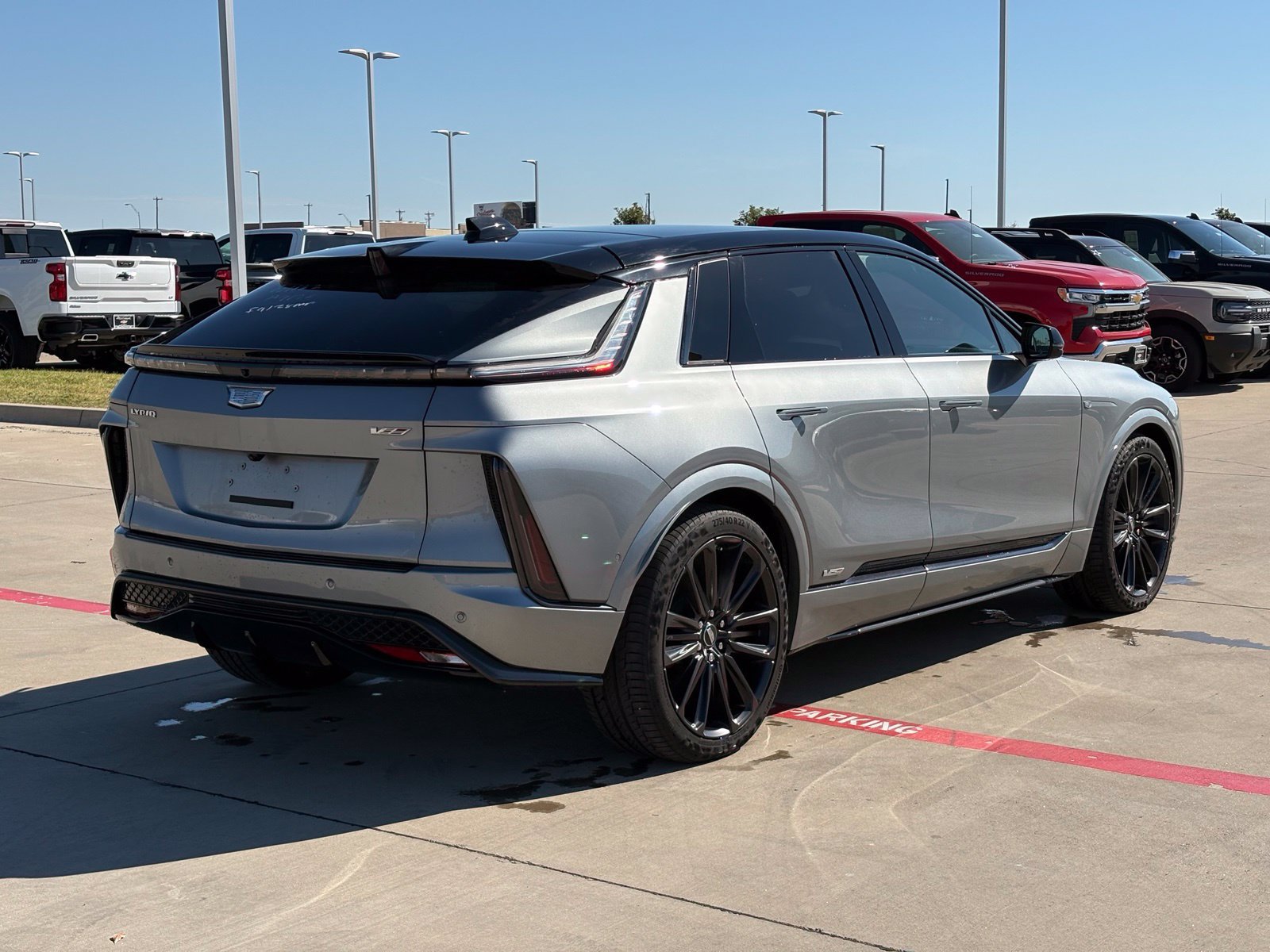 Used 2026 Cadillac Lyriq V w/ Exterior Carbon Fiber Package AWD/4WD image 7