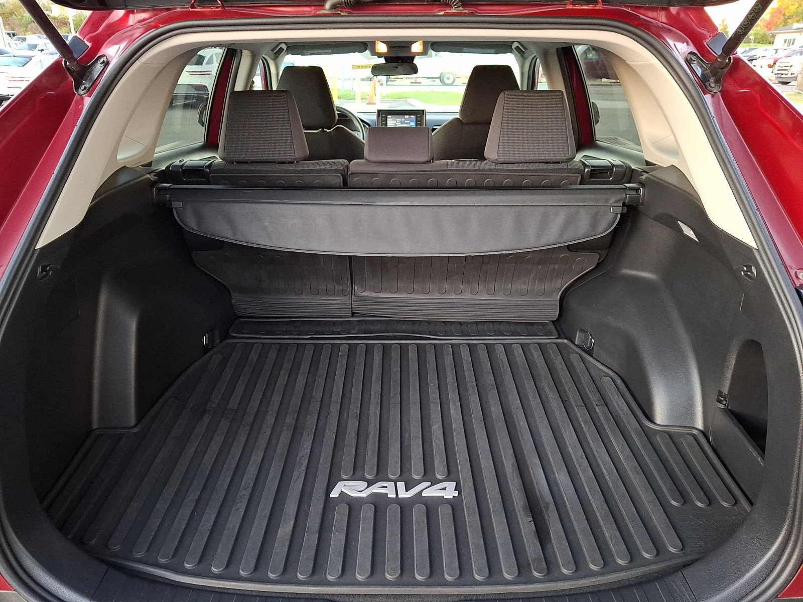 Used 2021 Toyota RAV4 LE AWD/4WD image 28