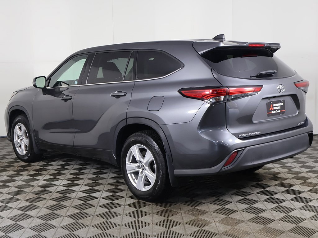 Used 2022 Toyota Highlander LE image 8