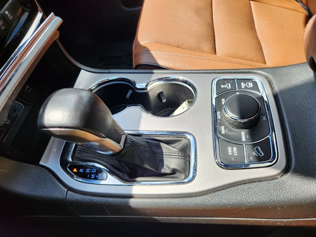 Used 2020 Jeep Grand Cherokee Overland AWD/4WD image 27
