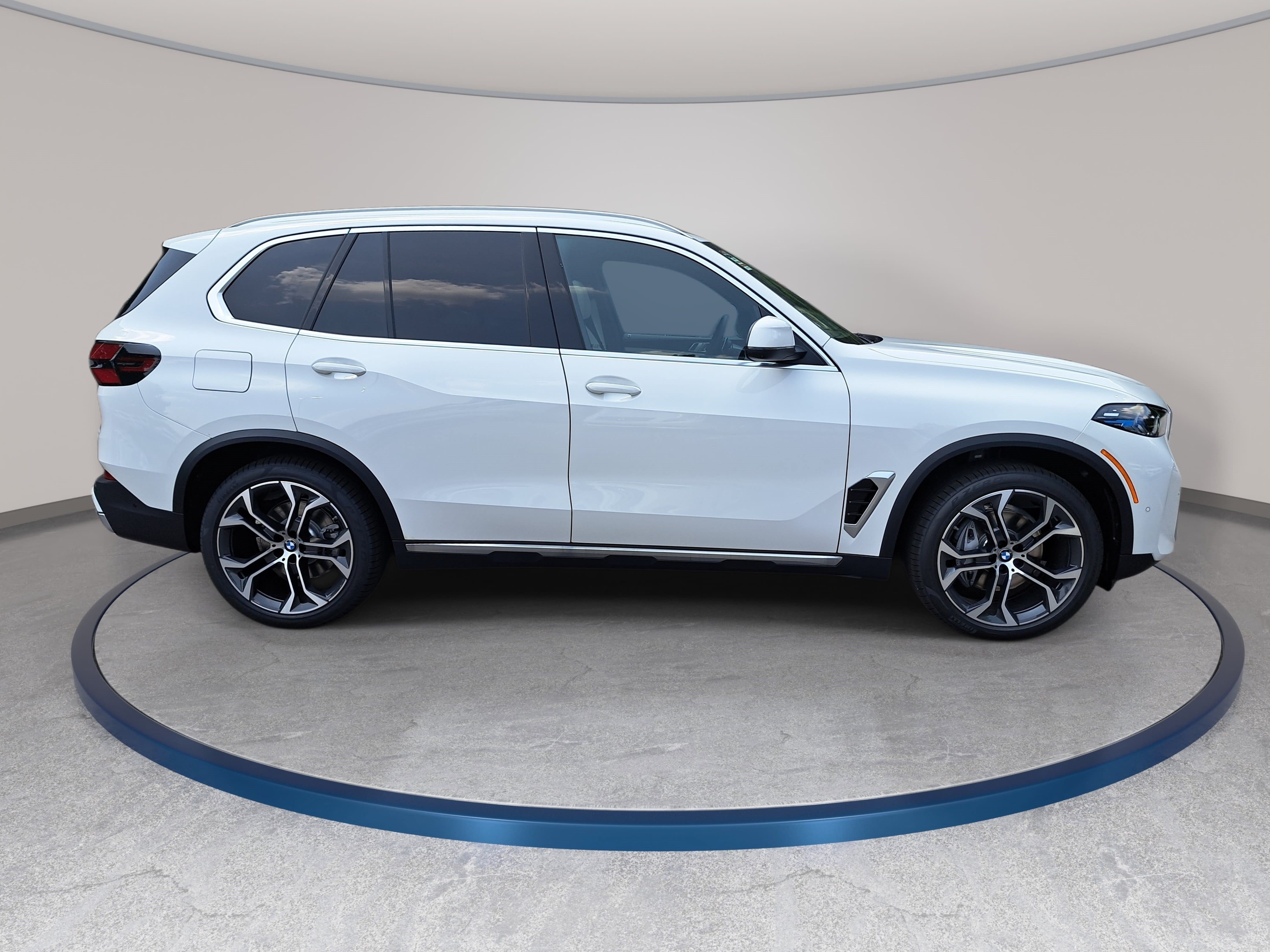 New 2026 BMW X5 M60i AWD/4WD image 4